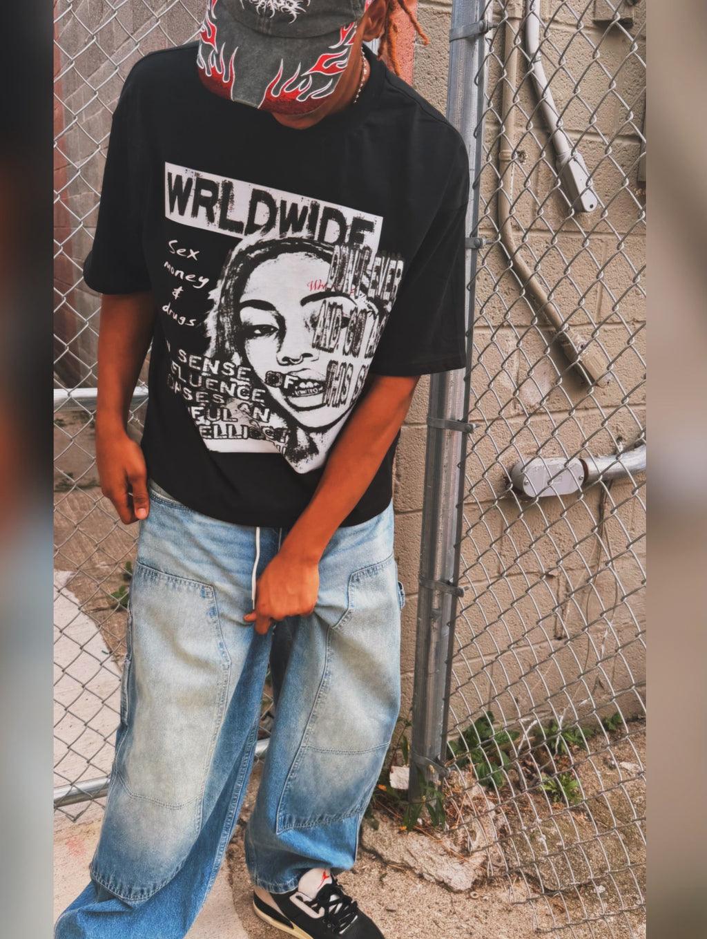 BLACK MAGAZINE TEE