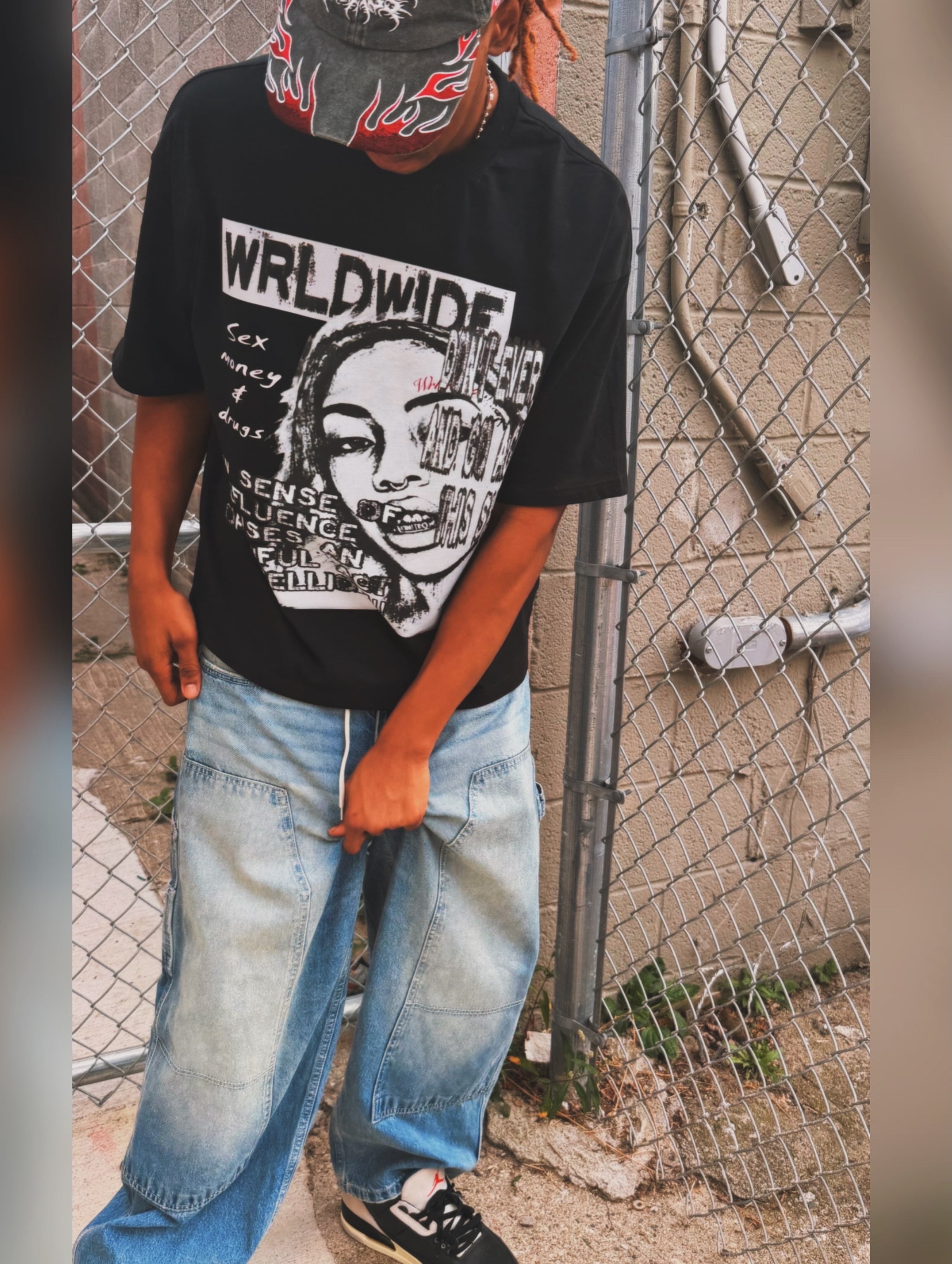 BLACK MAGAZINE TEE