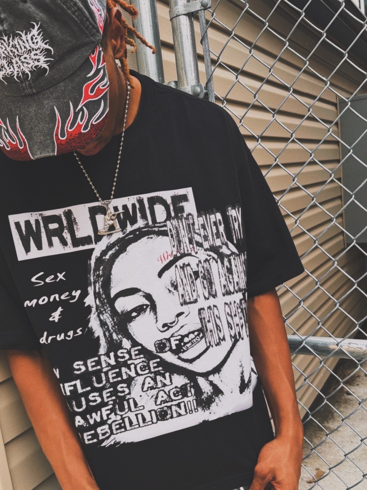 BLACK MAGAZINE TEE