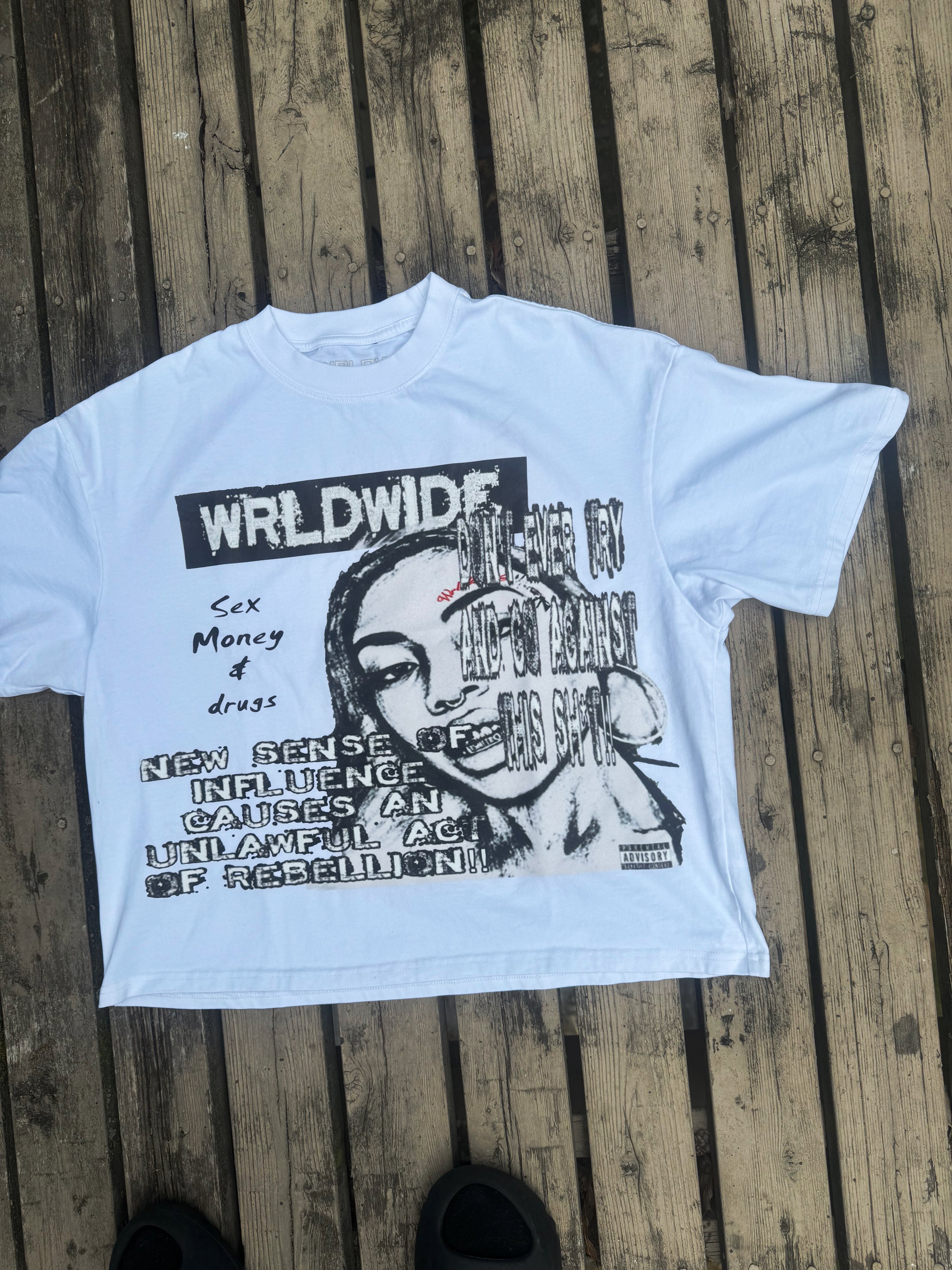 MAGAZINE TEE