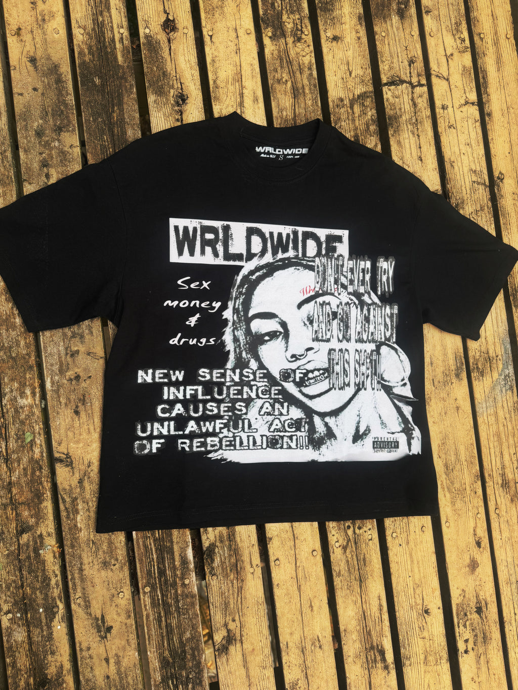 BLACK MAGAZINE TEE