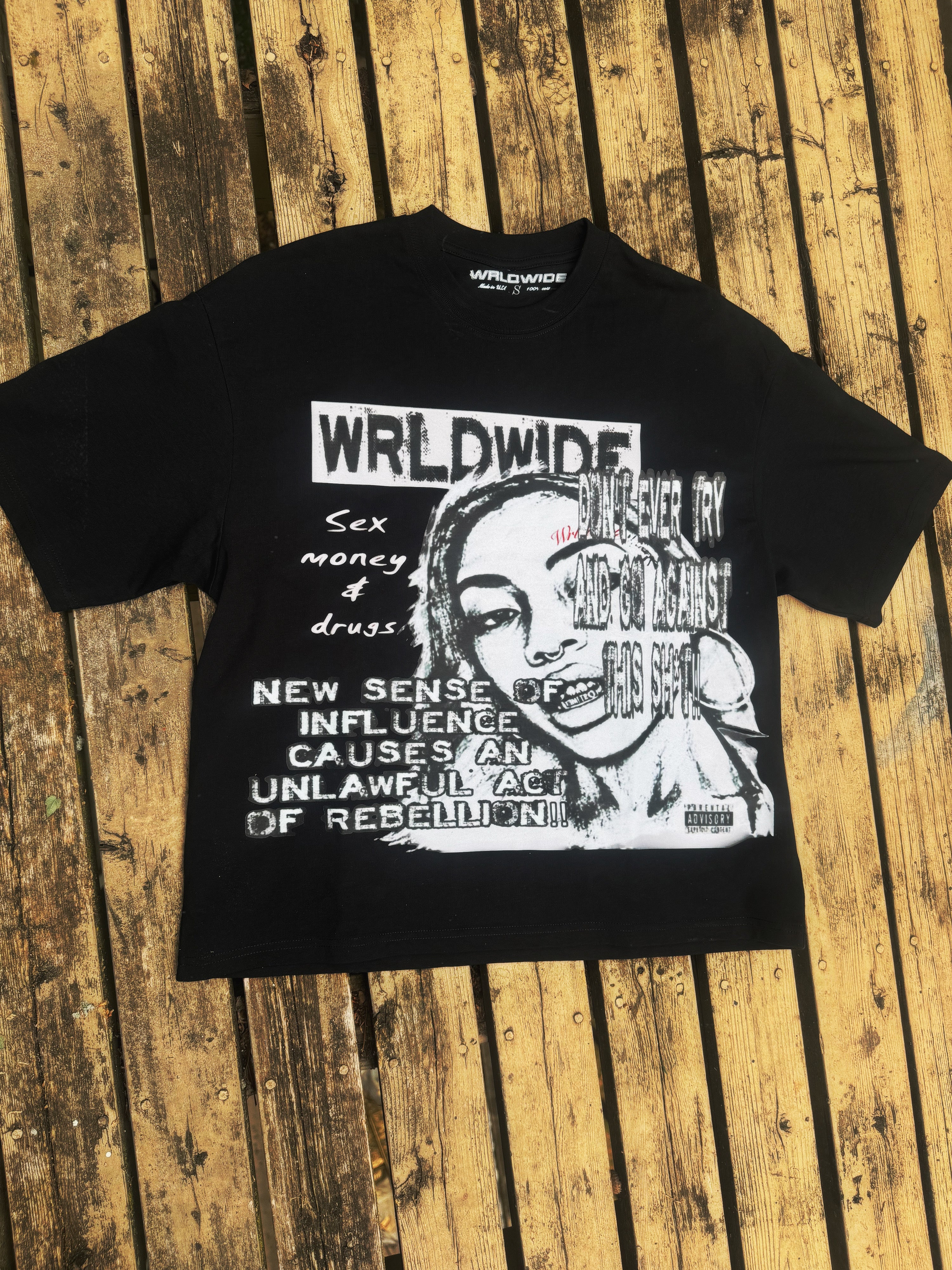 BLACK MAGAZINE TEE