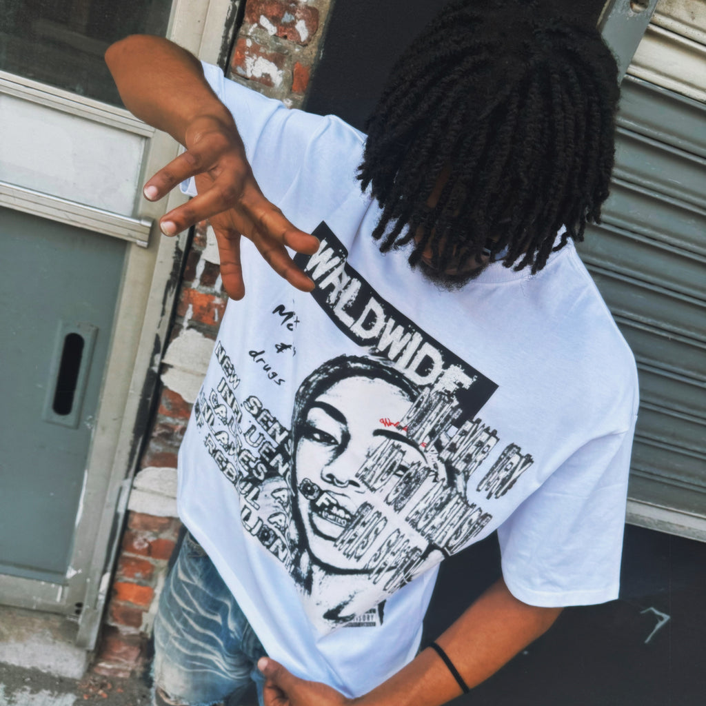 MAGAZINE TEE