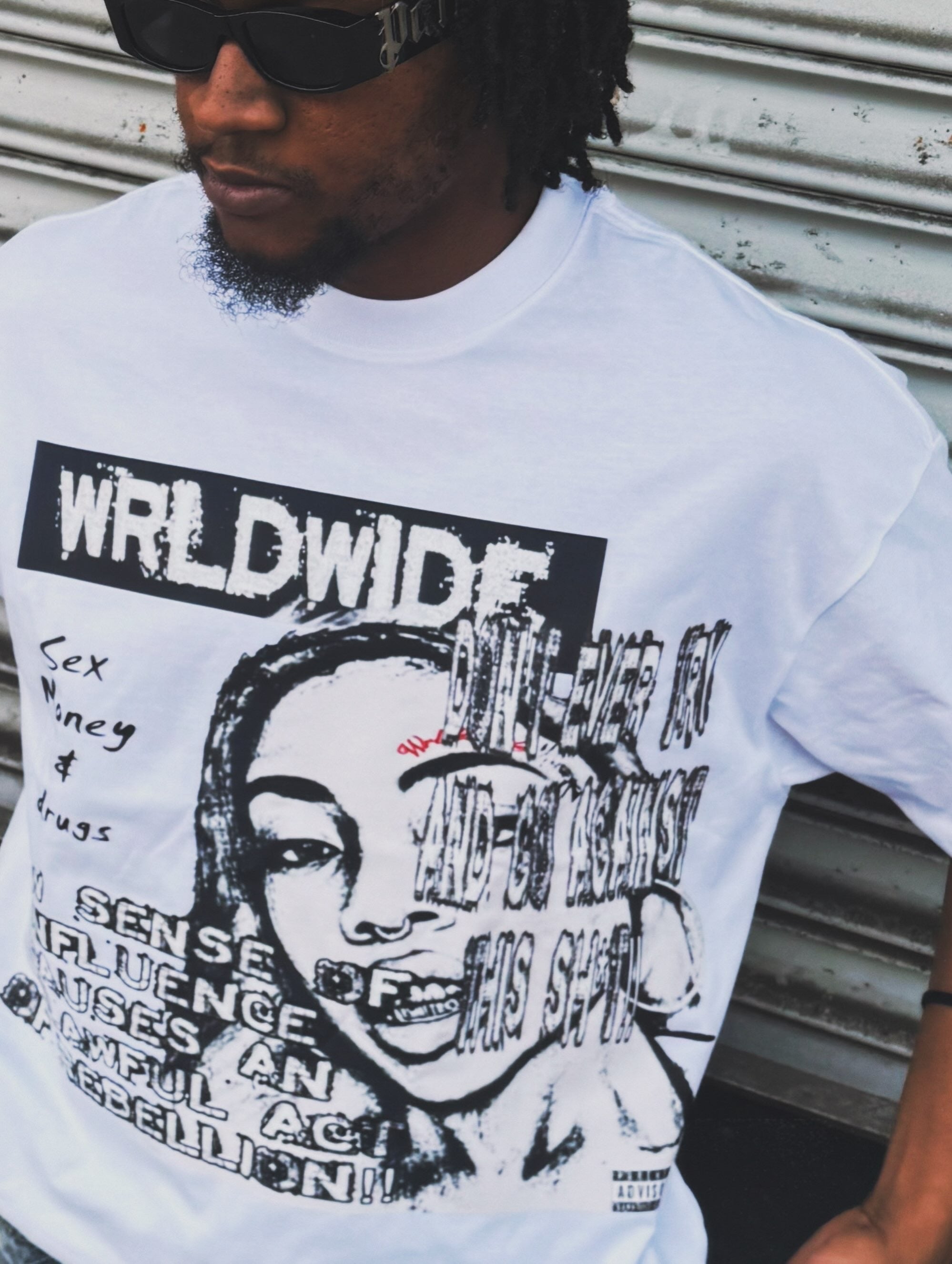 MAGAZINE TEE